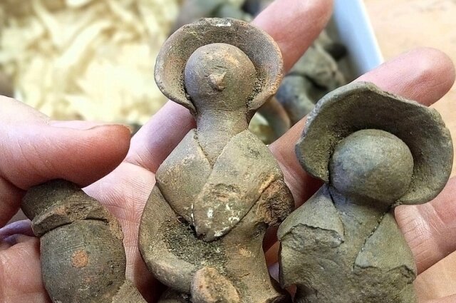    Фигурки делали из красной глины, никакой обработки материал не проходил Фото: Из личного архивa/ Лариса Ушакова