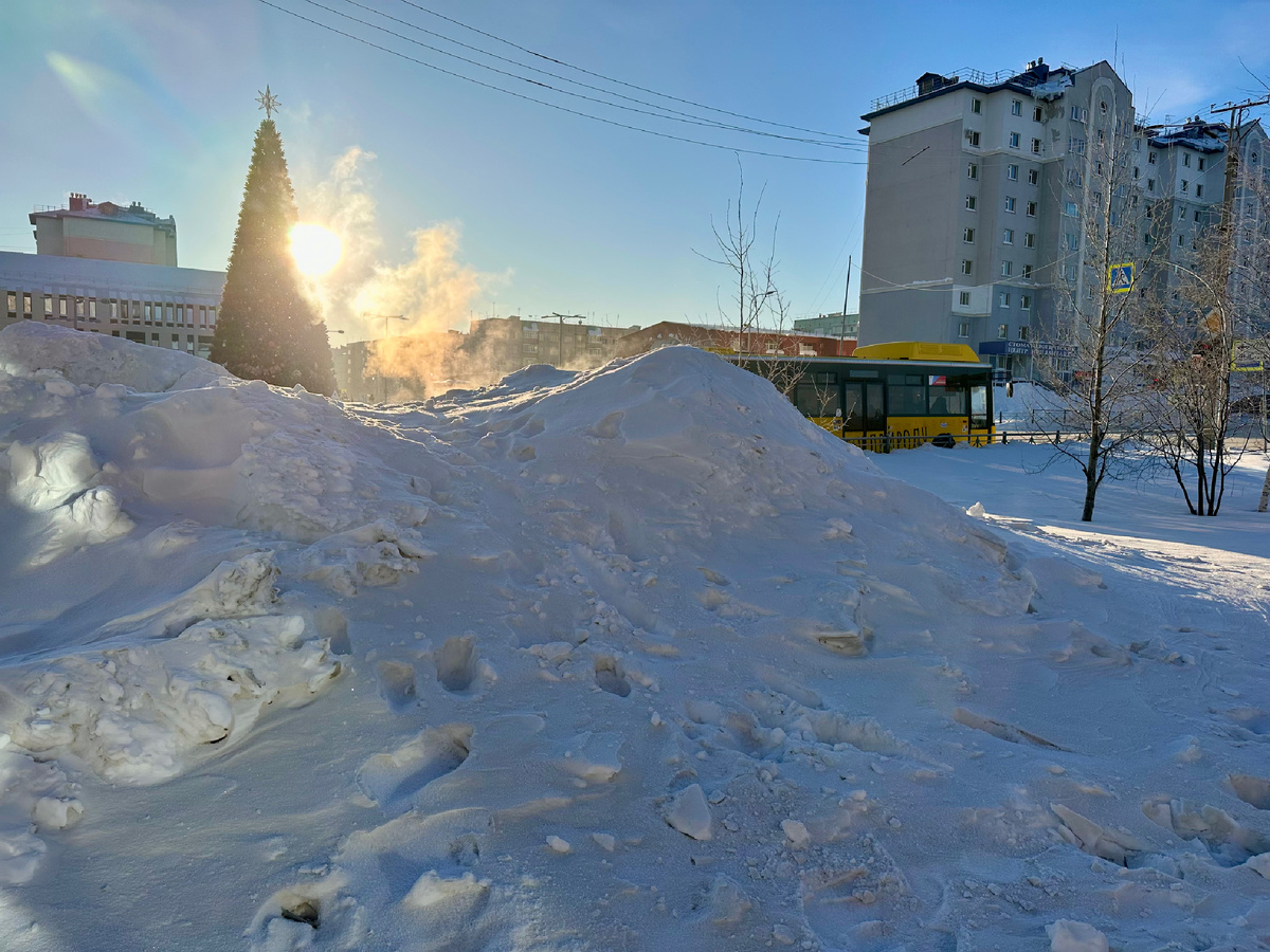 Морозное воскресное утро, спешу на работу.