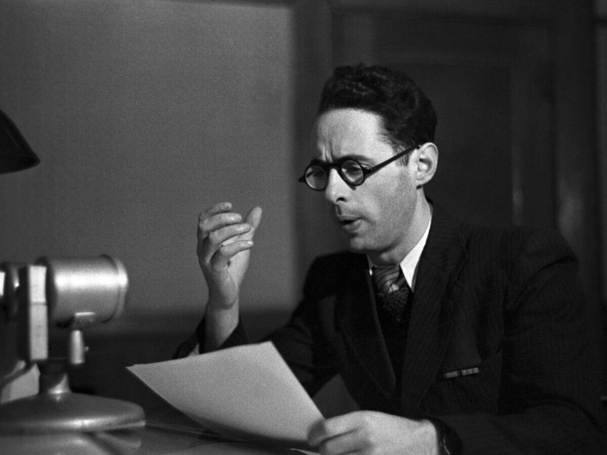    Диктор Всесоюзного радио Государственного комитета СМ СССР по радиовещанию Юрий Борисович Левитан читает сообщение Совинформбюро© РИА Новости / Георгий Петрусов