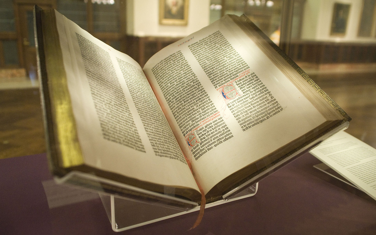 «Библия Гутенберга» (1455)