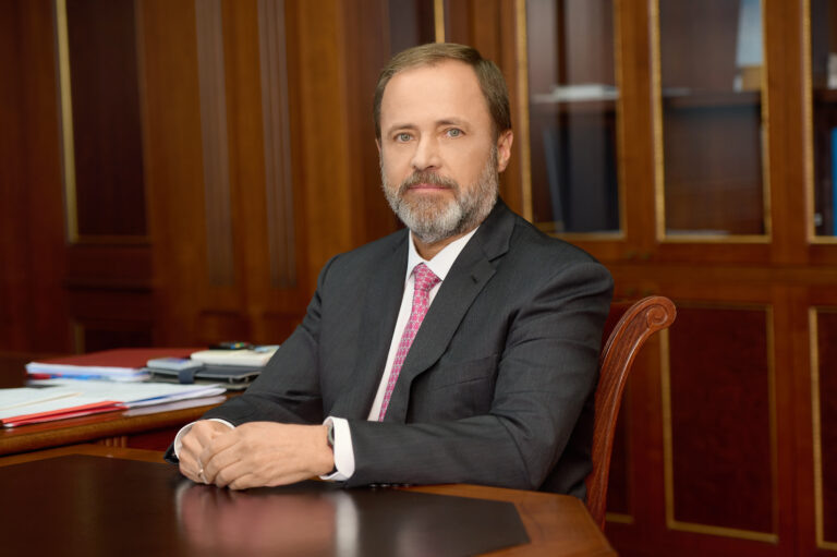    Игорь Комаров поздравил оренбуржцев с Днем защитника Отечества Кристина Просвиркина