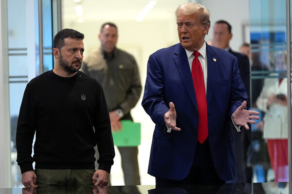 Дональд Трамп и Владимир Зеленский / Julia Demaree Nikhinson/AP  