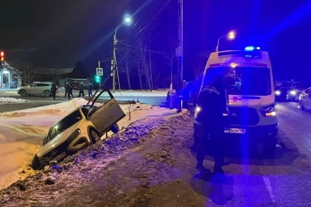    В ДТП с участием 2 иномарок в Петербурге пострадали двое взрослых и ребёнок
