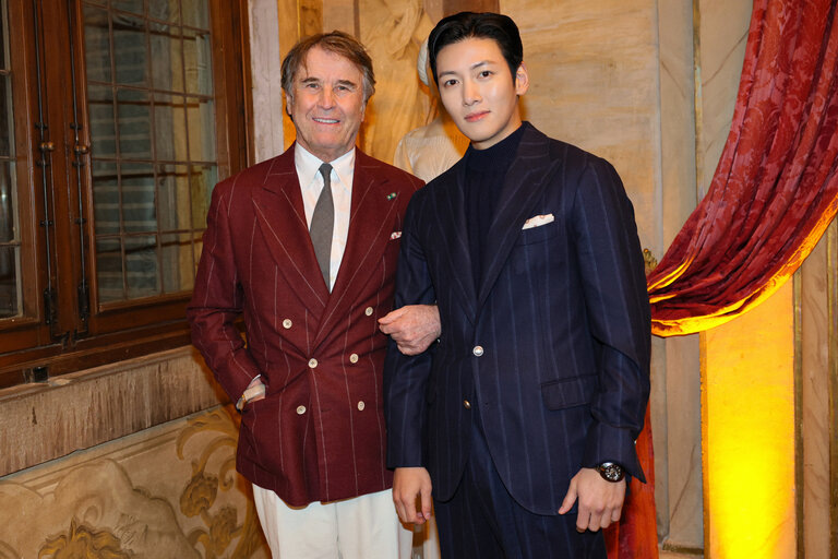 Брунелло Кучинелли с Чжи Чан Уком перед началом закрытого ужина.