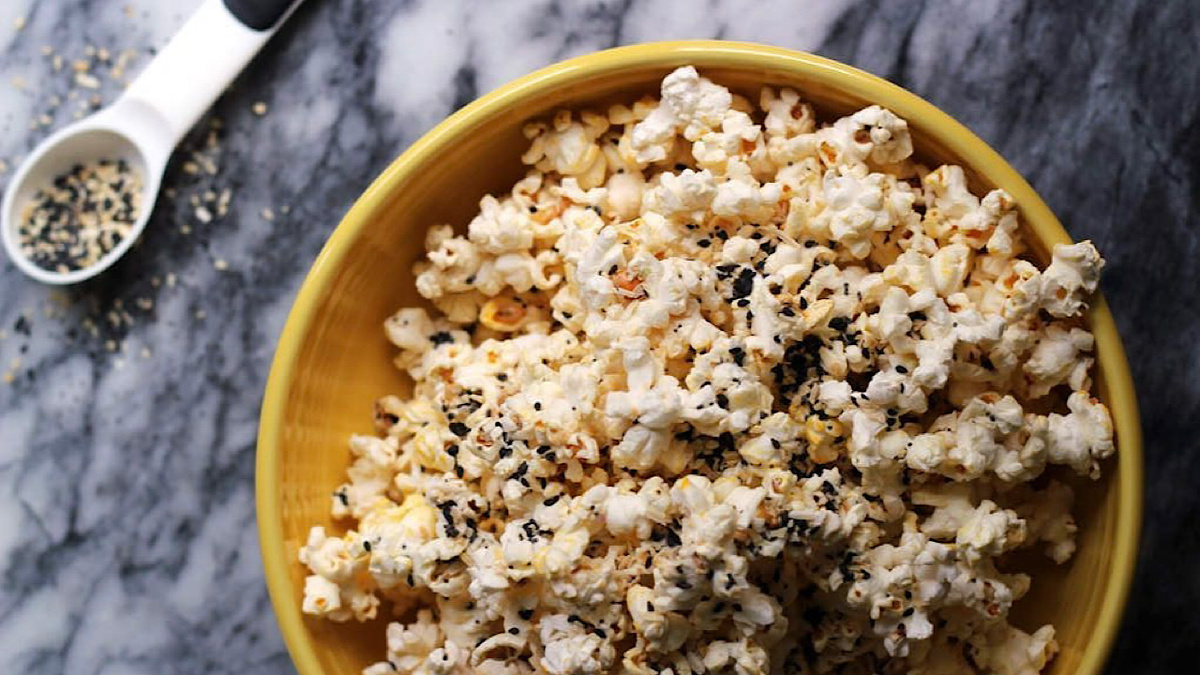 Фото: Everything Bagel Popcorn - Joanne Eats Well With Others...Pinterest