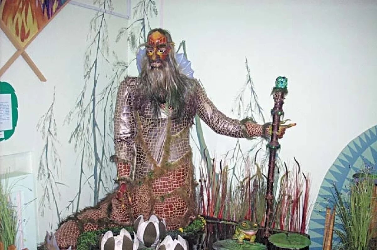    Центральное место в зале Коми-Пермяцкого музея занимает роботизированная инсталляция «Ожившее болото с Вакулем»