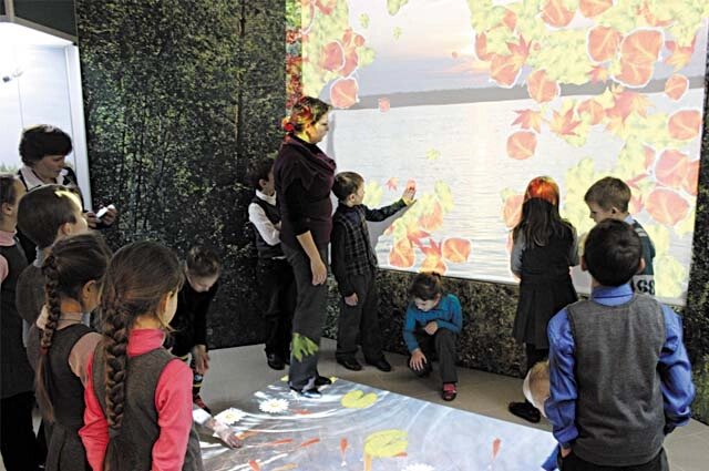    В секторе «Тайны Адова озера» интерактивные стены и пол. Фото: Коми-пермяцкий краеведческий музей