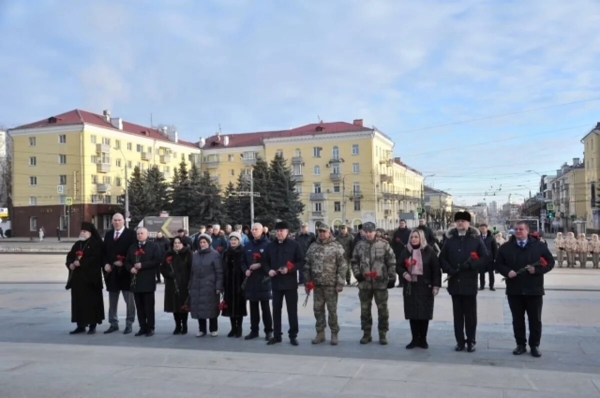    Брянский губернатор поздравил жителей региона с Днем защитника Отечества