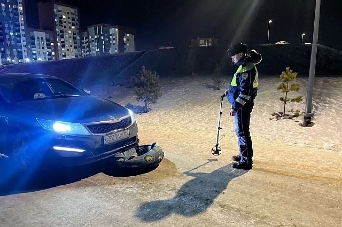    На Урале две восьмилетние девочки попали под машину, катаясь на тюбингах