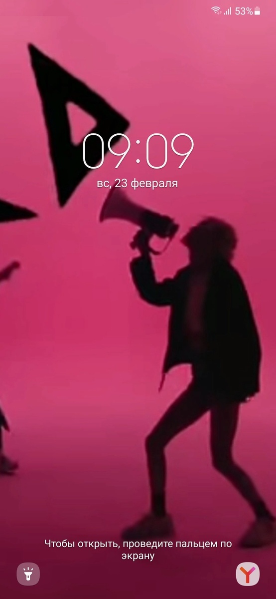 Удобный розовый цвет, незаметный на фоне.