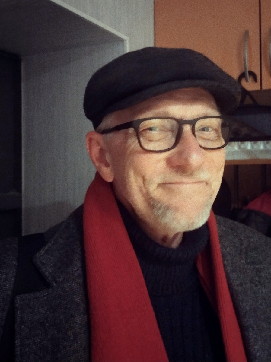 А любимому Инженеру желаю бодрости духа и крепости нервов. Трудно ему жить с очень творческой женщиной! 🤣 