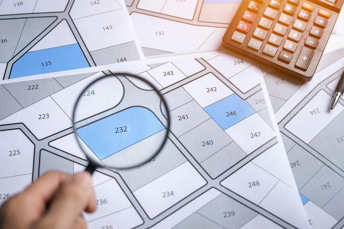 Deemerwha studio / Shutterstock / FOTODOM📷В ведении Росреестра находятся права собственности на недвижимость, его основные функции — надзор и регулирование в этой области