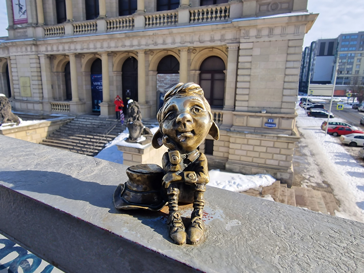 фото автора: хомлин папа Лео возле музея искусств, листайте вправо))