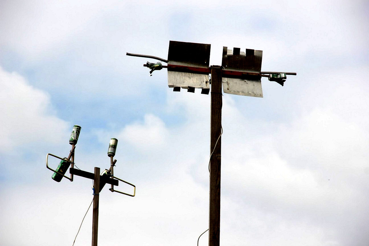 Фото 1. Самодельные антенны для телевизора.