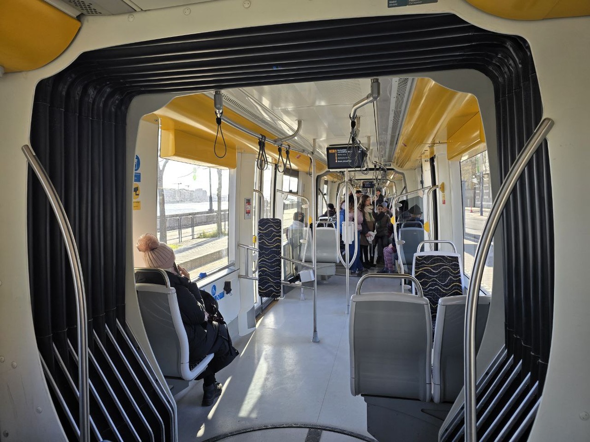 Трамвай внутри