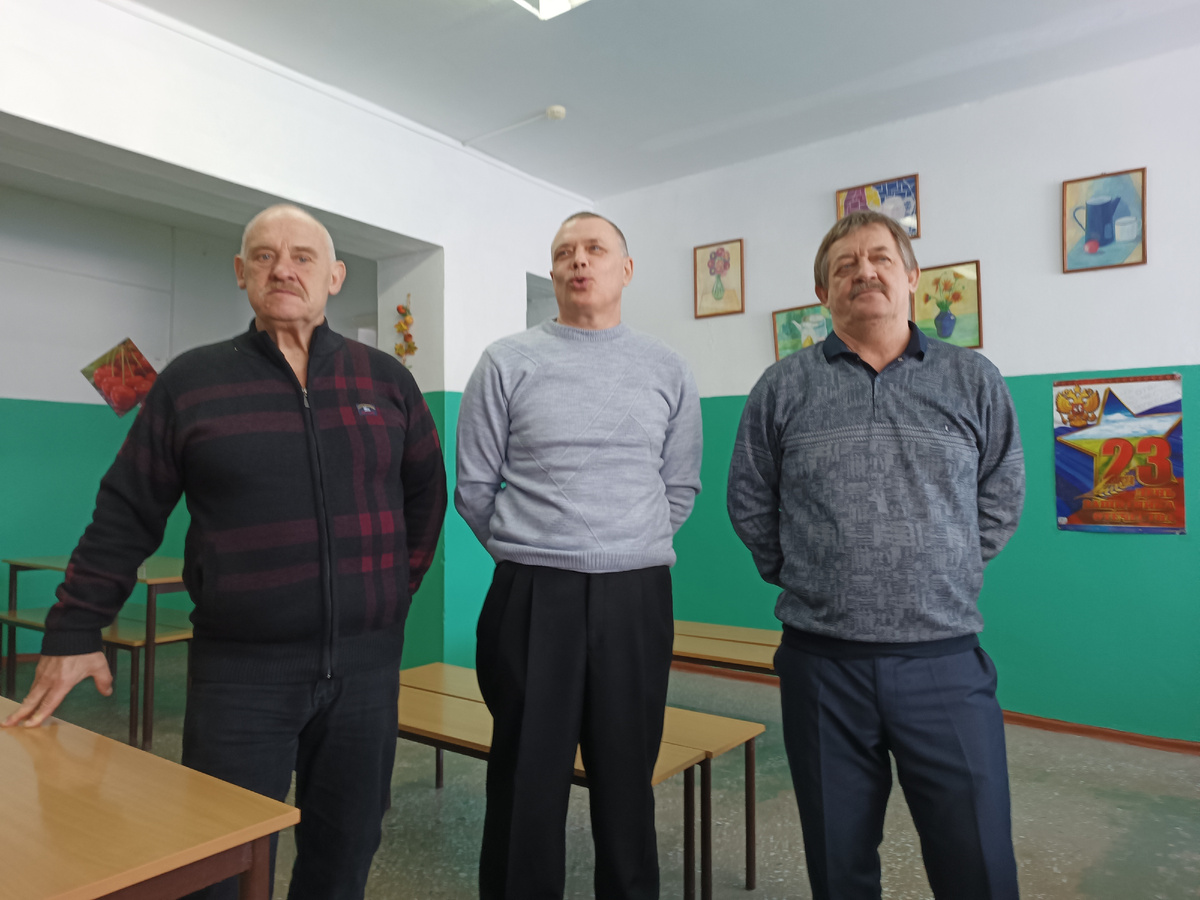 2025 год. Коллеги- учителя и наш рабочий.