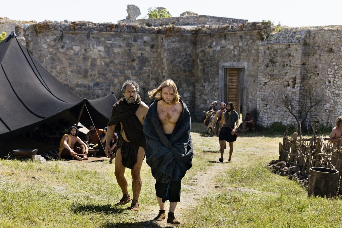 Кадр из фильма. Минимализм во всём: в картинке, декорациях...