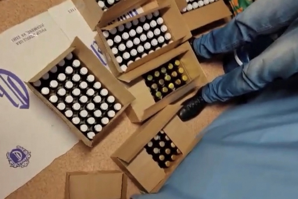    Полицейским сообщили, что на рынке на Горького незаконно торгуют непищевой спиртосодержащей продукцией.