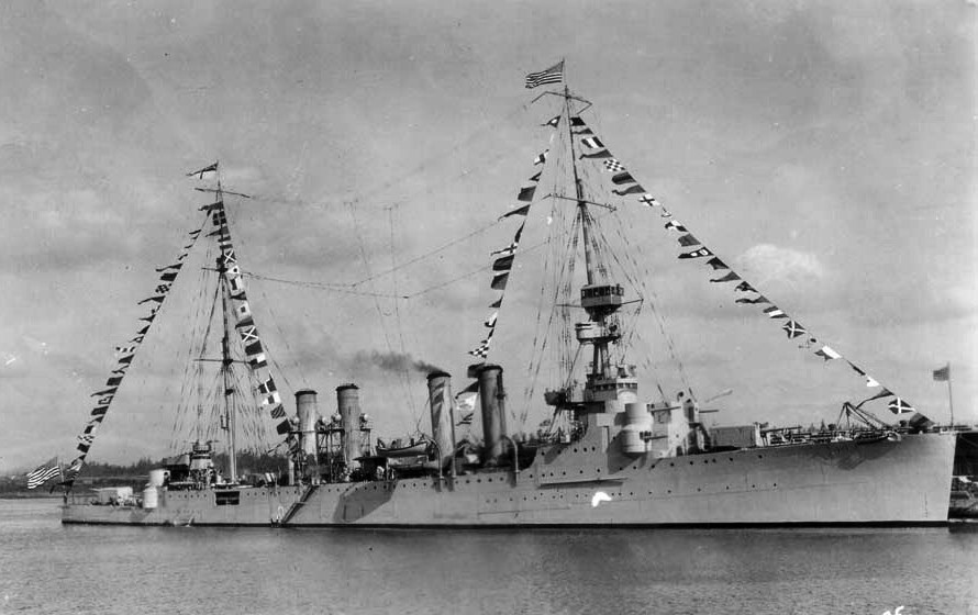Крейсер Omaha (CL-4) в порту Виктория (Канада, провинция Британская Колумбия) во время своего первого официального визита, 24 мая 1923 года. Источник: navsource.org