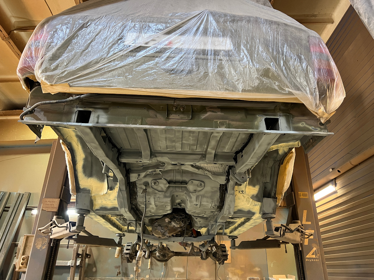 Пескоструйная обарботка днища автомобиля в LFA Service