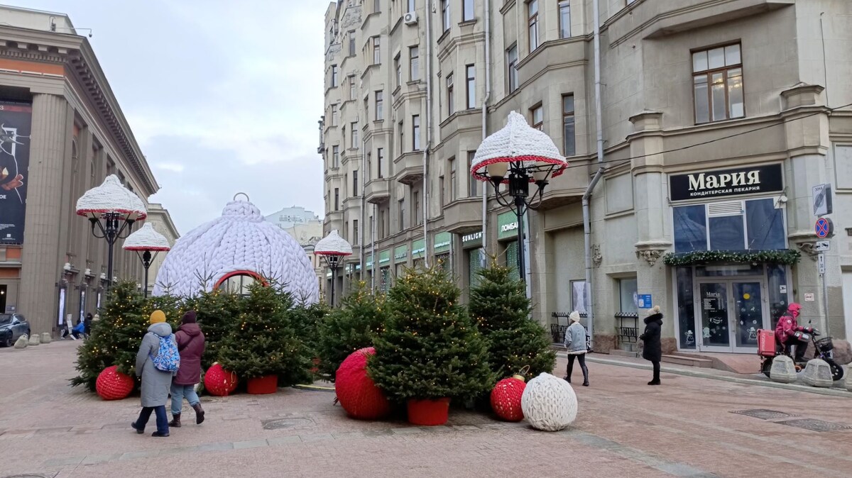 Арбатские фонари в шапочках. Фото автора