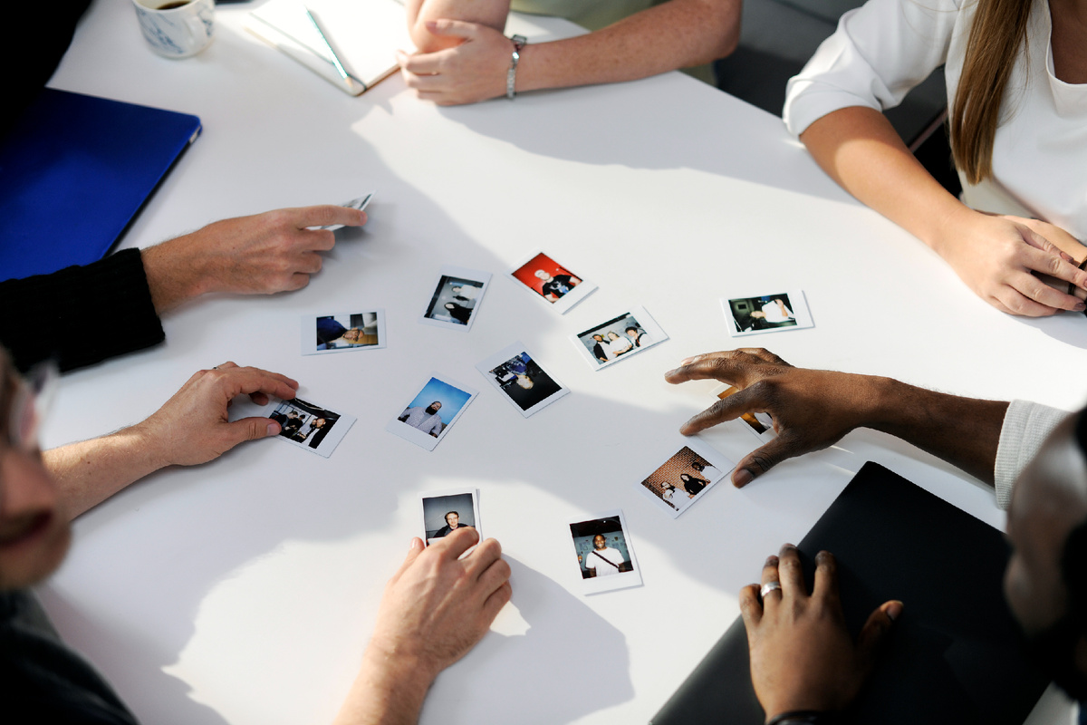 Мы – диджитал-агентство для эйчаров. Наш сайт: lights-on.pro