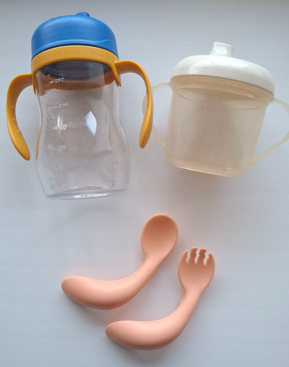 Поильники и столовые приборы для малыша