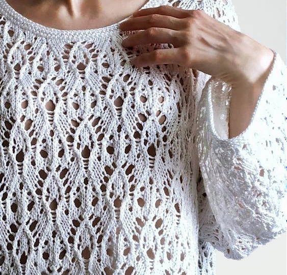 Белоснежный хлопковый пуловер с эффектным ажуром и ещё 5 классных моделей спицами