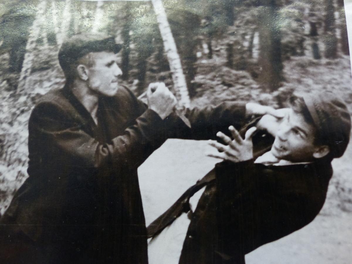 Юрий Гагарин со своим другом.
