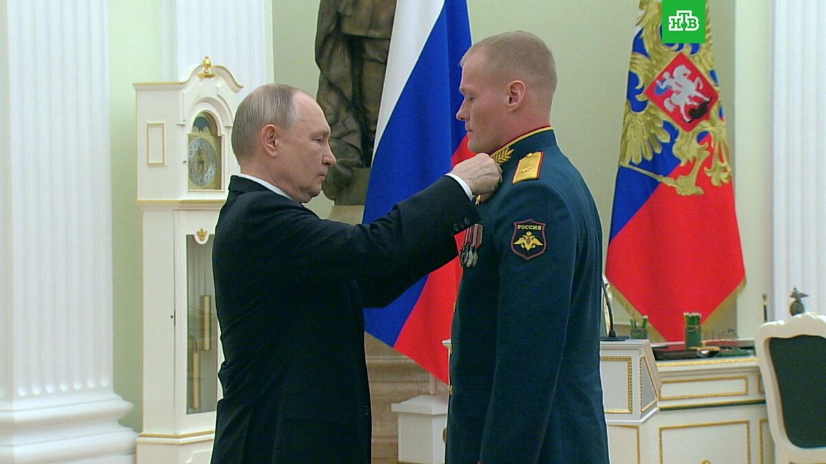    «Боретесь за правду и мир»: Путин вручил медали «Золотая Звезда» Героям России