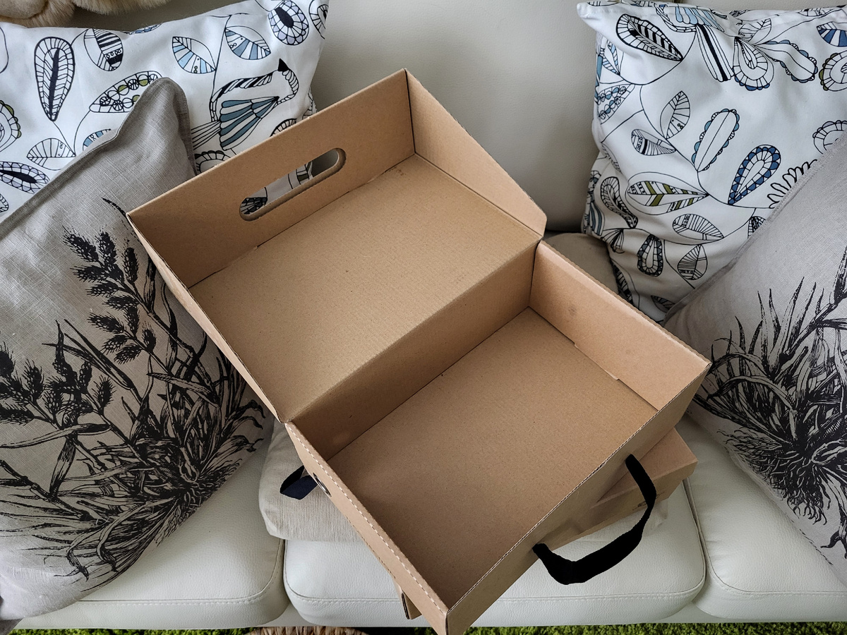 Вот так окрываются крышки. Это очень удобно - можно сделать хорошие коробки для хранения рукодельных принадлежностей.