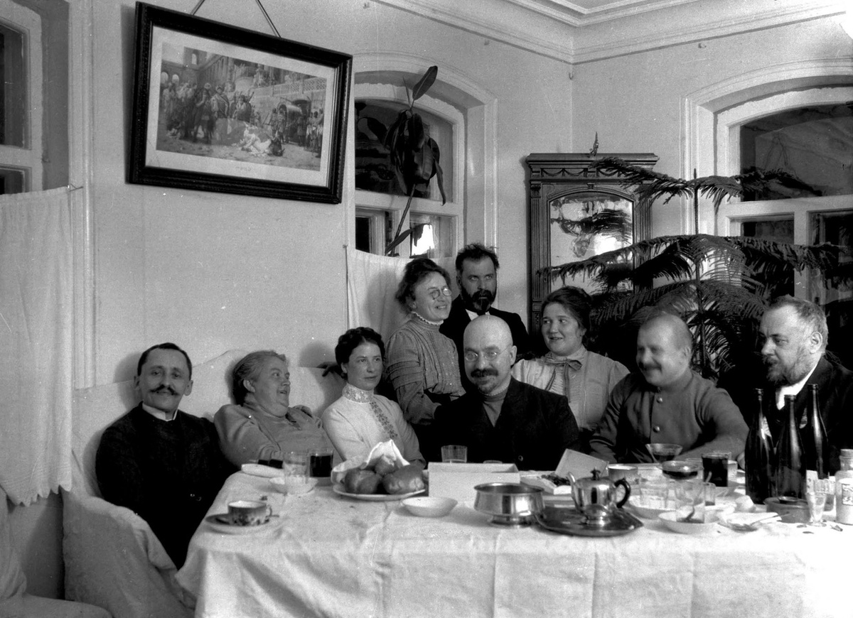 силуэт английского чайничка неизменно узнаваемый!