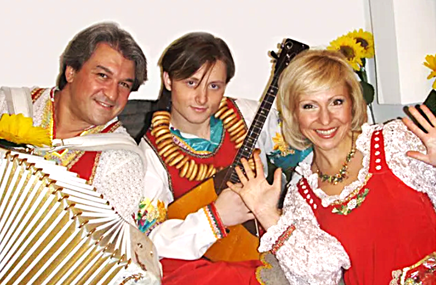 на фото группа "Белый день"