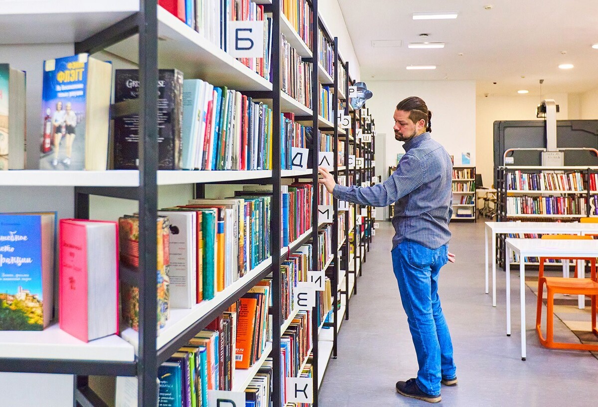    «Библиотеки Москвы» представили подборку книг ко Дню защитника Отечества