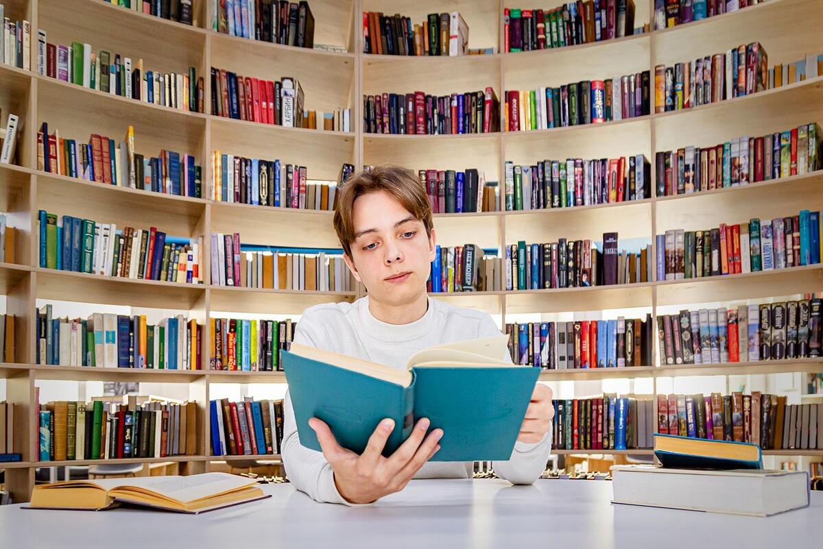    «Библиотеки Москвы» представили подборку книг ко Дню защитника Отечества