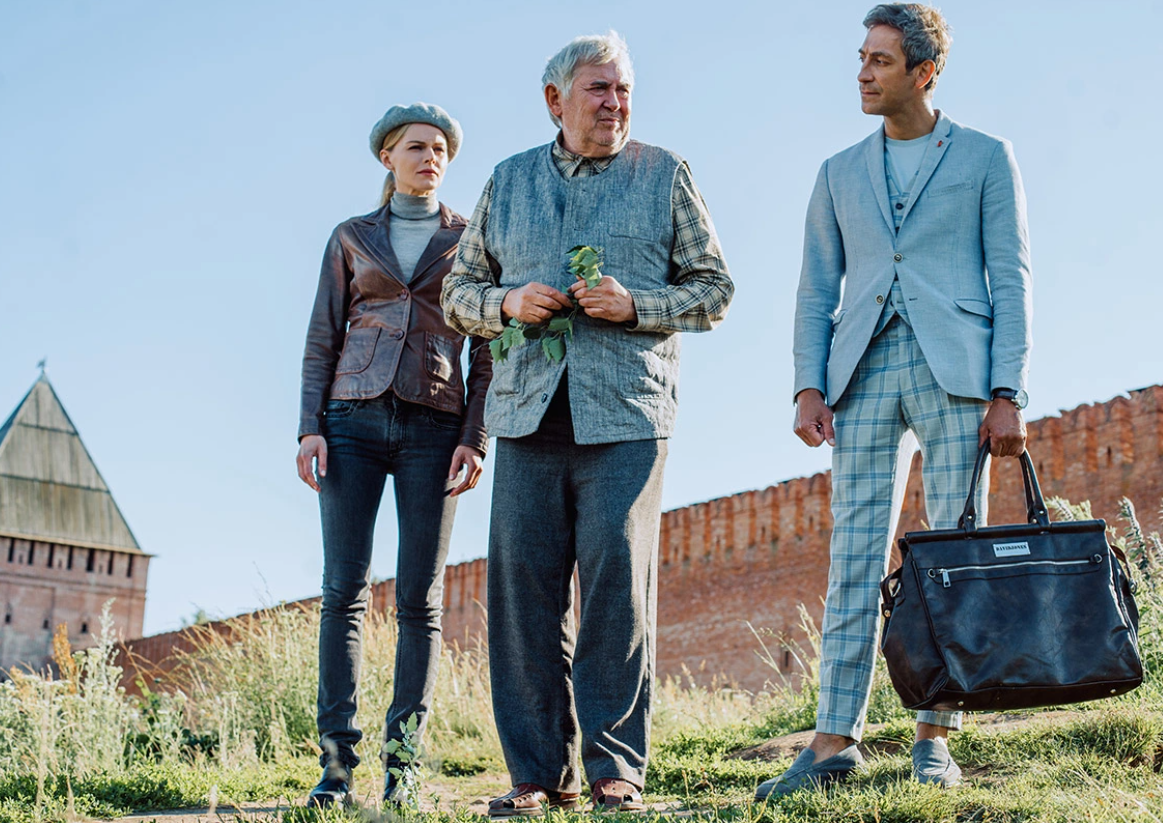 Вампиры у крепостной стены, кадр из фильма