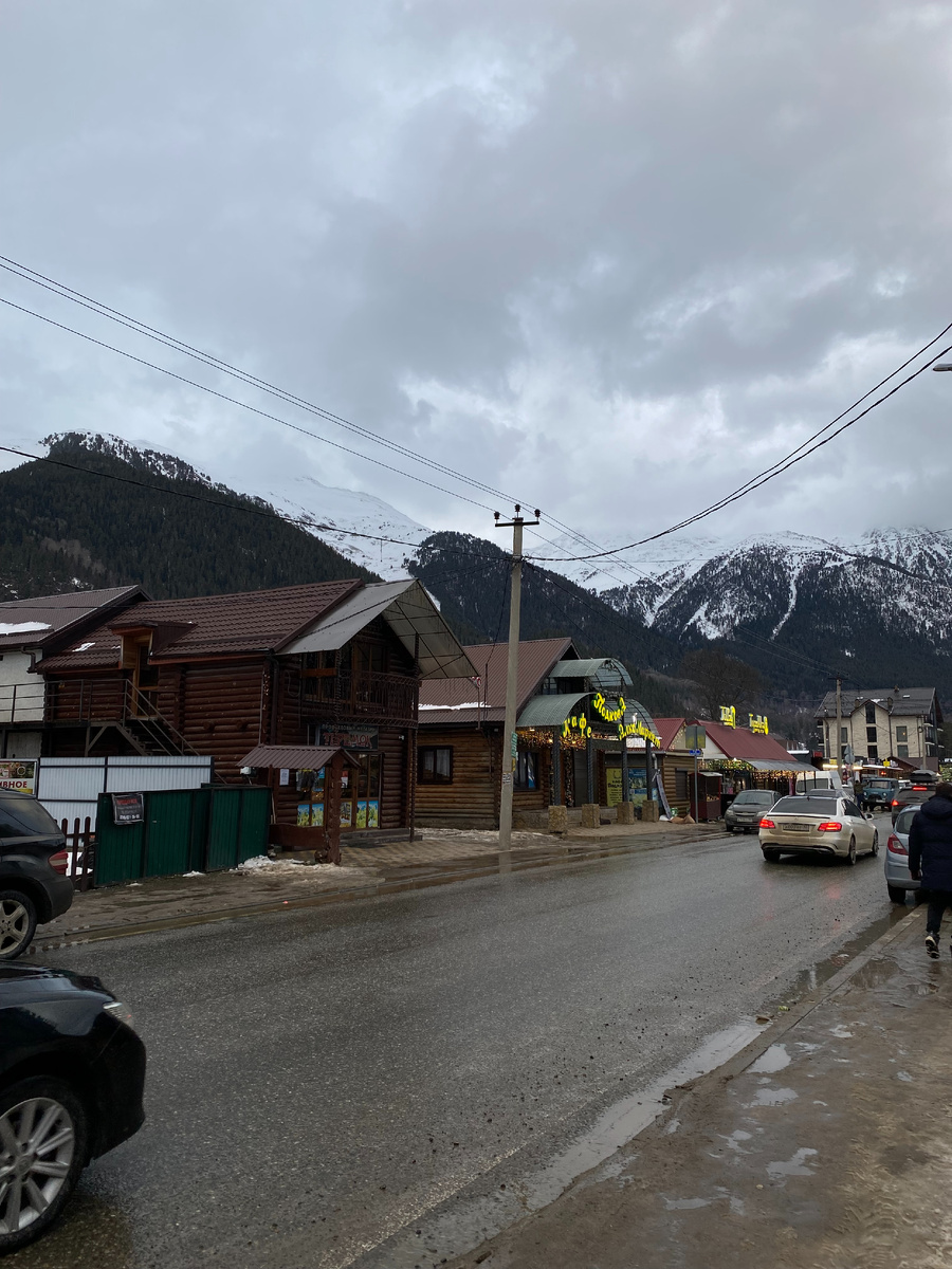 Пос. Архыз. Главная улица.