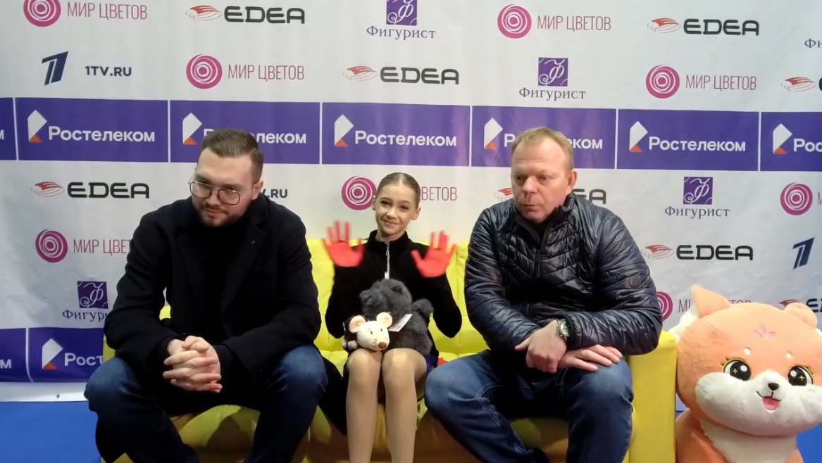 Счастливая Катя после проката, а справа пушистый подарок.