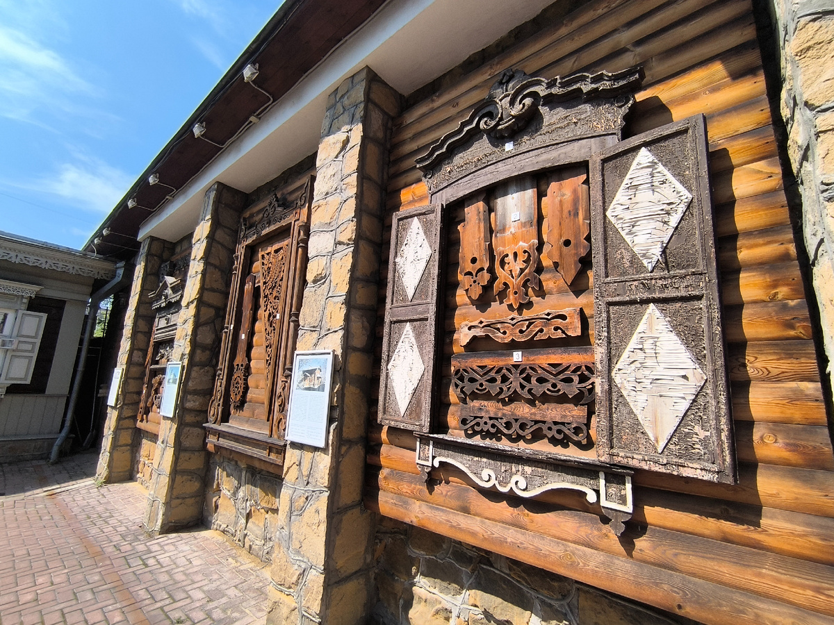 Образцы украшений деревянных особняков – одно другого краше. (© Анна, «Маяк энерджайзера»)