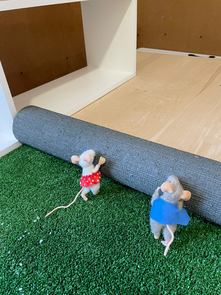 Стелим газон