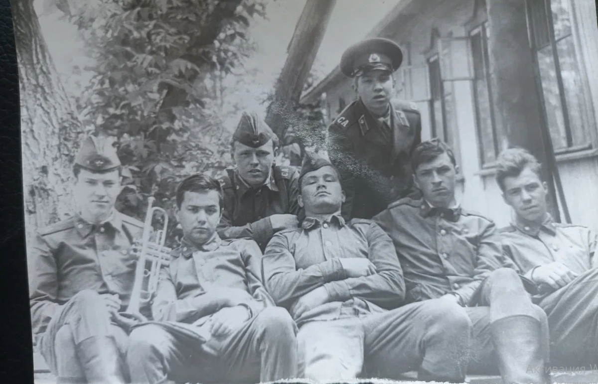 Папа второй справа.