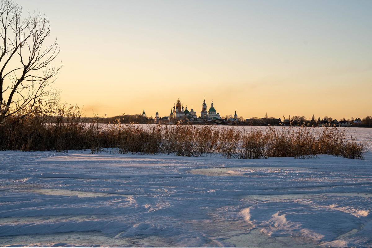 Вид на Спасо-Яковлевский монастырь