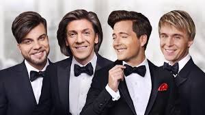 Данила Карзанов слева