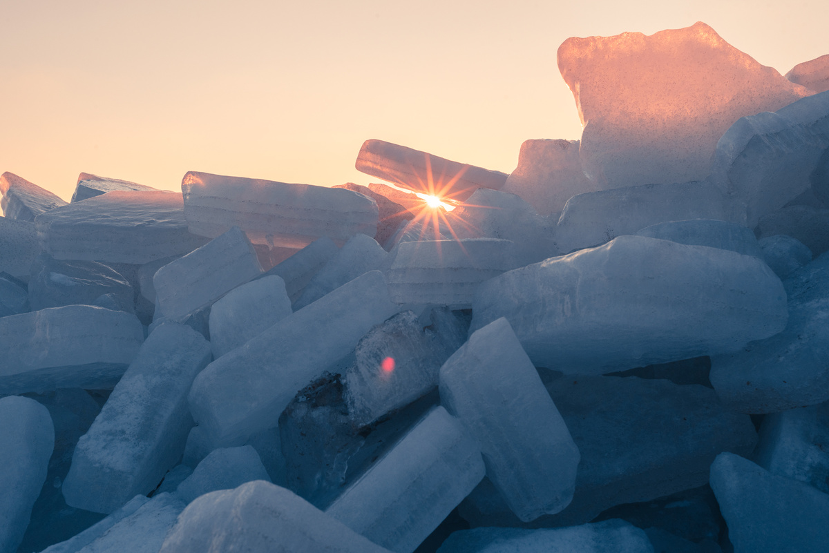 Любоваться искрящимися на солнце льдинами можно было бесконечно