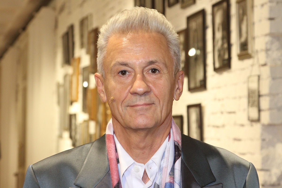    Вопреки слухам, Олег Меньшиков продолжает активно работать в театре