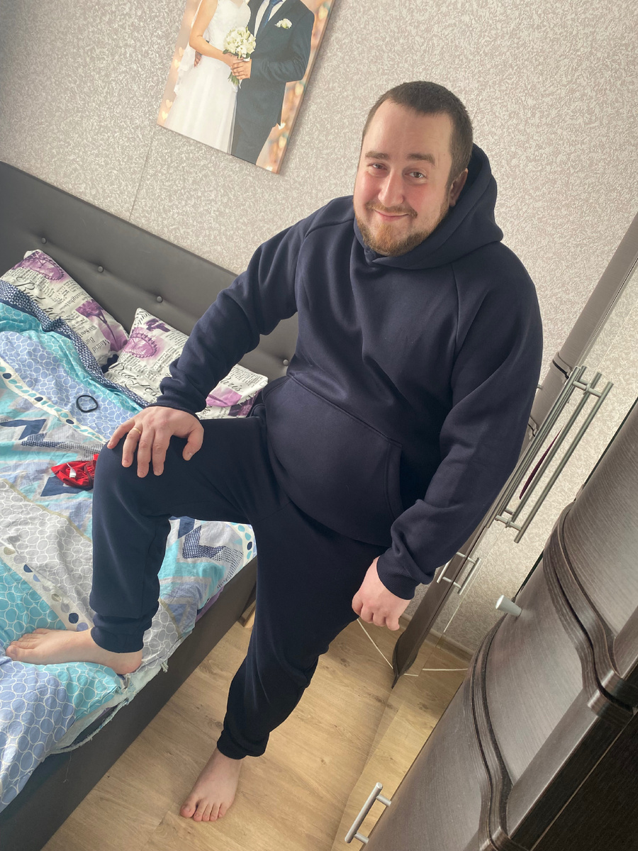 Фото автора. Гопник в образе, в новых спортивках))