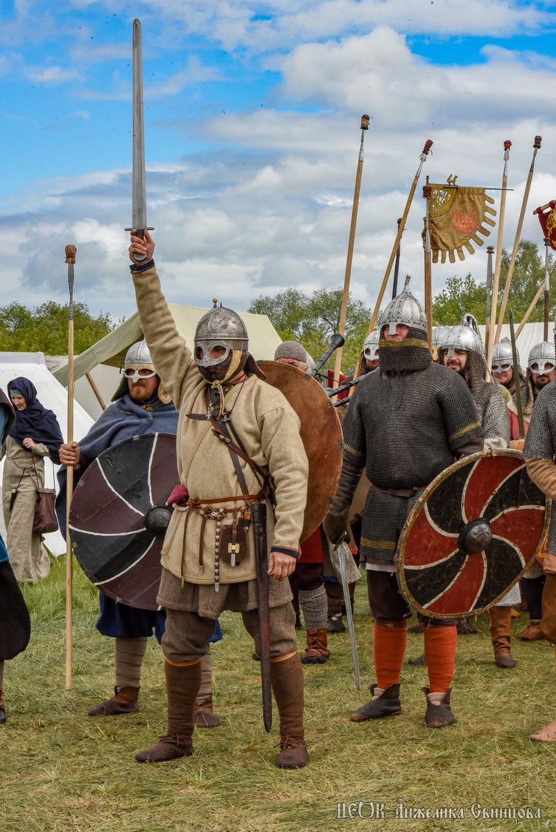 Меч другой, тот был покрасивее:)