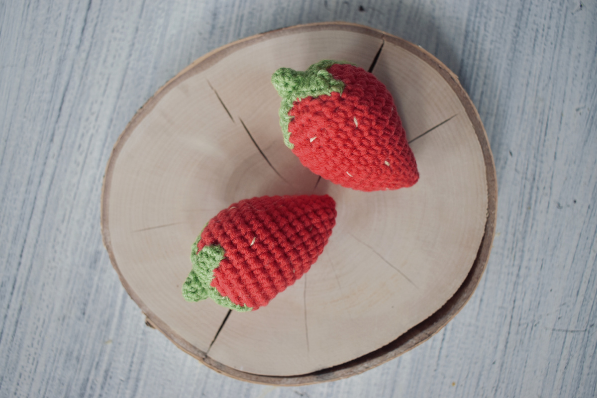 Вязаная клубничка - пошаговый МК, подробное описание