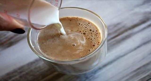 ДРЕВНИЙ РЕЦЕПТ СПОСОБСТВУЕТ ОЧИЩЕНИЮ ВСЕГО ОРГАНИЗМА

Этот чай способствует очищению всего нашего организма!

Выпив немного этого напитка, Вы сможете облегчить и избавиться от более чем 50 различных проблем со здоровьем, включая: тошноту, глисты, рвоту,

ИНГРЕДИЕНТЫ:
1/2 чайной ложки имбиря;
1/2 чайной ложки гвоздики;
1/2 чайной ложки корицы;
1/6 чайной ложки куркумы;
1 стакан воды;
1/2 стакана молока;
Щепотка кардамона;
Немного натурального чистого меда.

ПРИГОТОВЛЕНИЕ:
Смешать все специи и залейте 1 стаканом кипятка, хорошо размешайте и добавьте 1/2 горячего молока.
Пить этот чай следует на протяжении всего дня!
Регулярное употребление этого напитка позволит снизить риск возникновения онкологических заболеваний, инфаркта и инсульта.

Кроме того, уже с первых приемов вы почувствуете бодрость и удивительный прилив сил

Ставьте "👍" , если было полезно

🌼 Поделитесь с родными и близкими 🌼