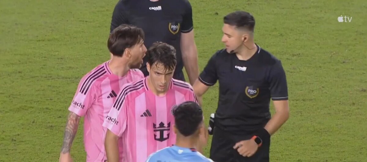 Лионель продолжил спор и после предупреждения